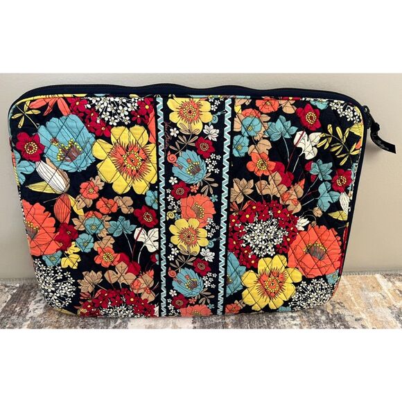 Vera Bradley quilted Happy Snails Floral zip around laptop sleeve - Picture 1 of 10